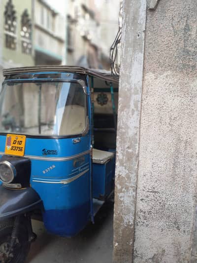 sazgar 3 seater lpg pe 2010 in liyaqatabad details parhe