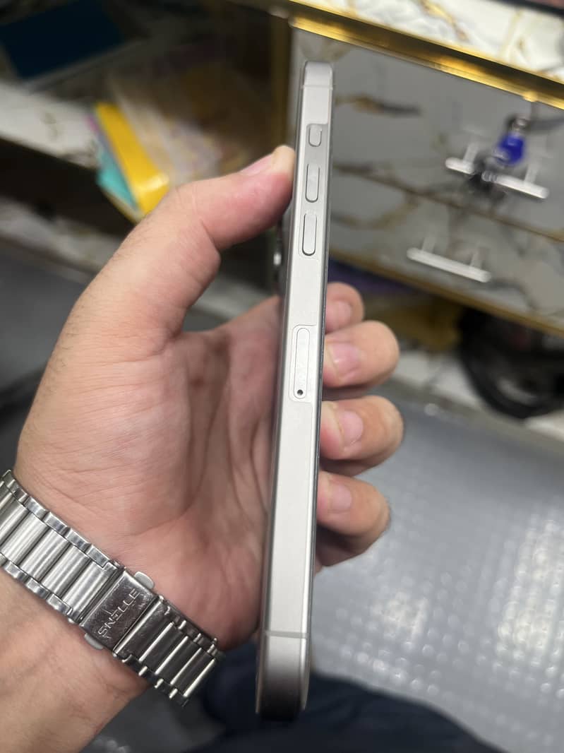 iPhone 15 pro max read description 2