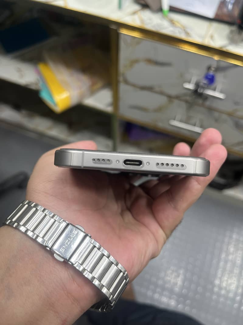 iPhone 15 pro max read description 3