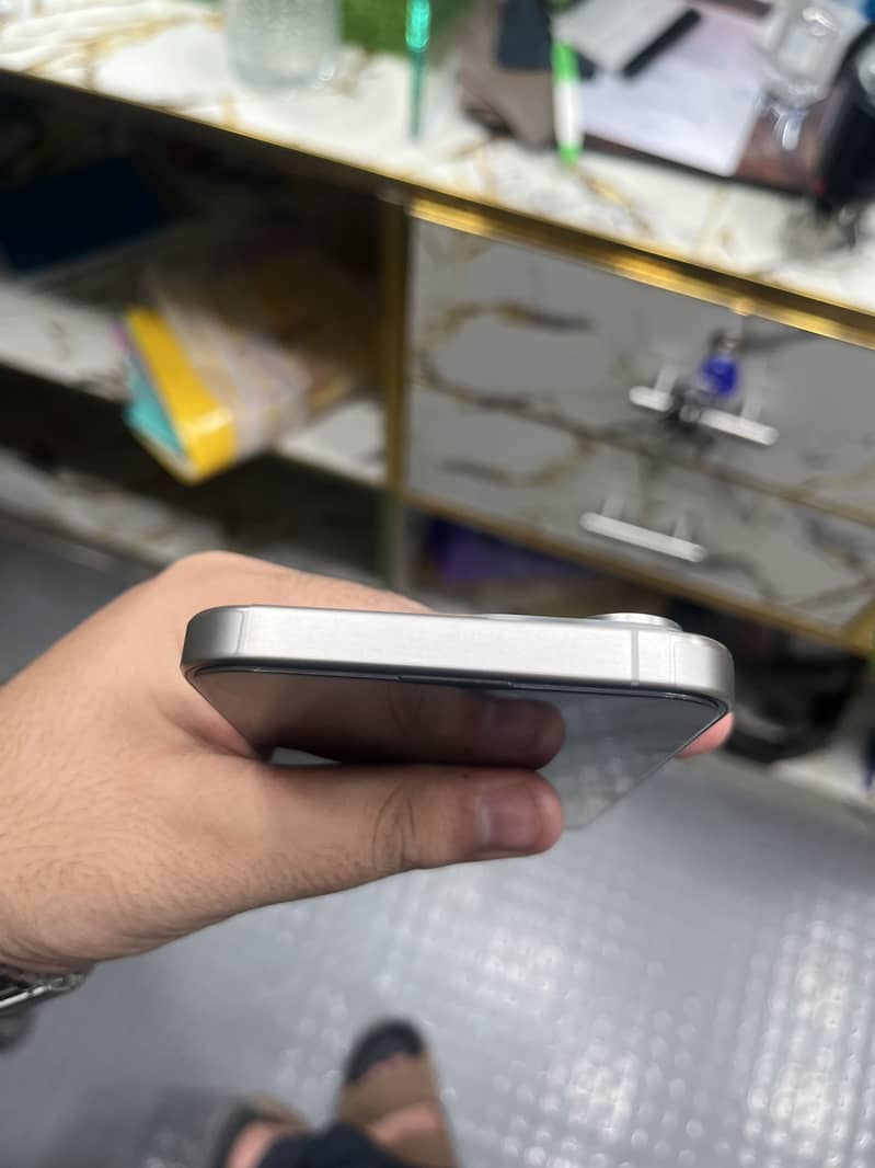 iPhone 15 pro max read description 4