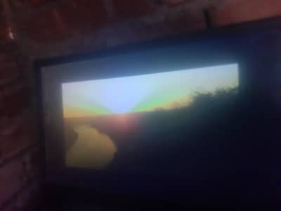 LCD achee halt hai