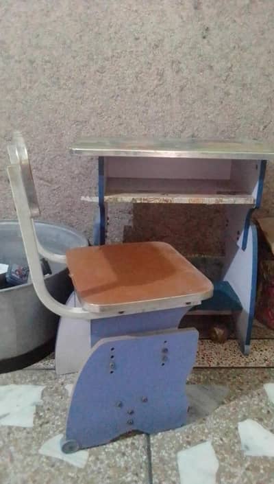 kids study table and chair 03345049345