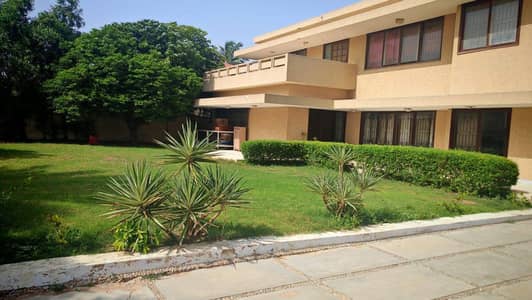 1000 Sq Yard Old Bungalow Block 4 Gulshan