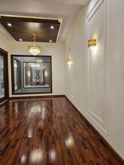 1000 Sq Yard Double Storey Bungalow Block 7 Gulshan