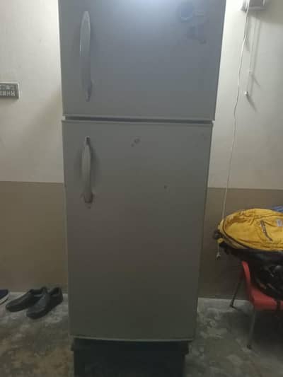 Haier ki fridge h. boht he kamal ki cooling krti  h. .