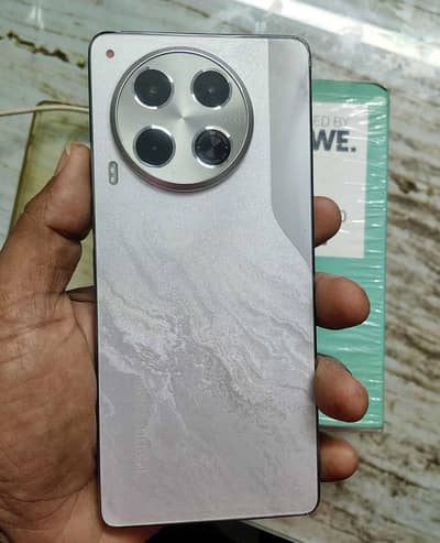 Tecno Camon 30