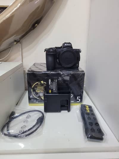 nikon z5 body box Complete access series condition 10by9