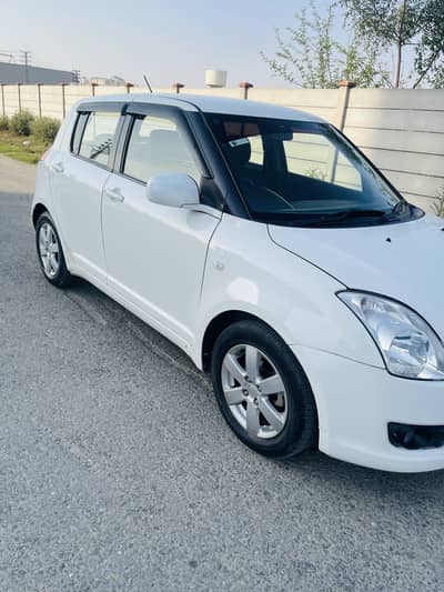 Sazuki Swift automatic 2017 model. Total genuine