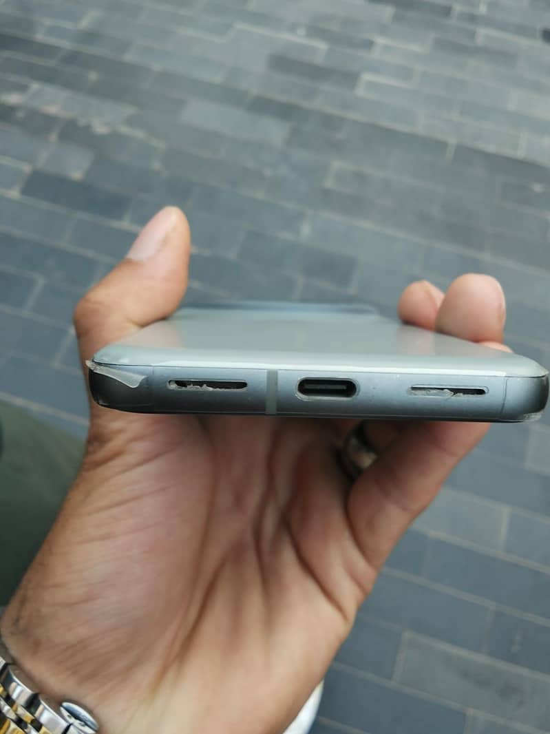 Google pixel 8 4