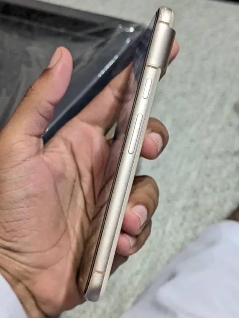 Google pixel 8 4