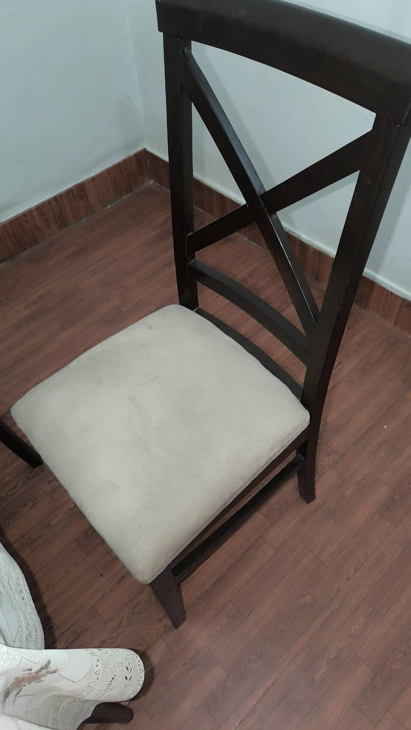 Four seater dinning table 3