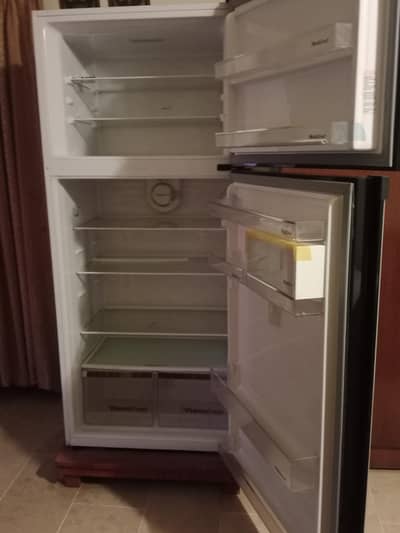 Dawlance fridge full size just 1 month use