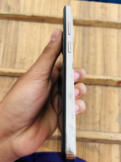 Infinix hot 40i 8 +8 raam 128 gb memory
