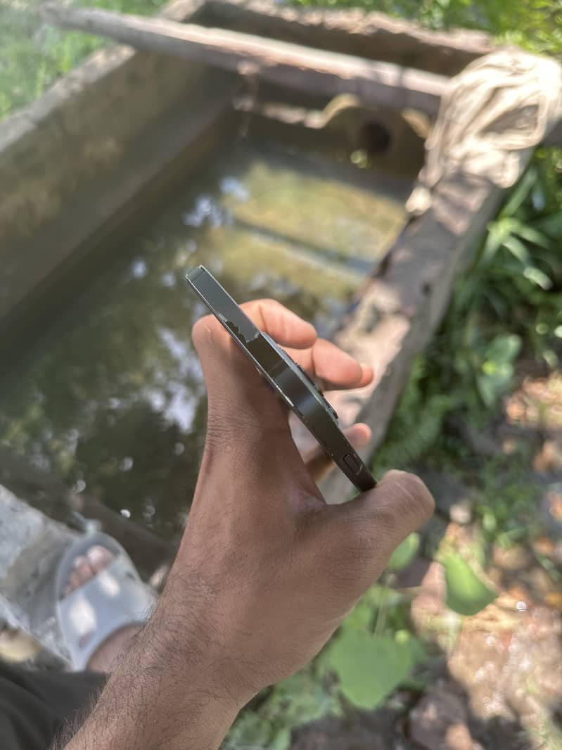 iPhone 12 pro max 4