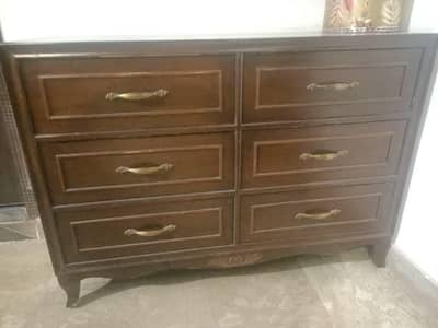 Dressing Table With portable mirror