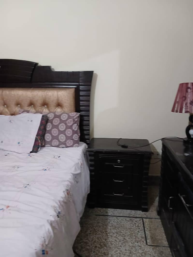 bedset with side tables 1