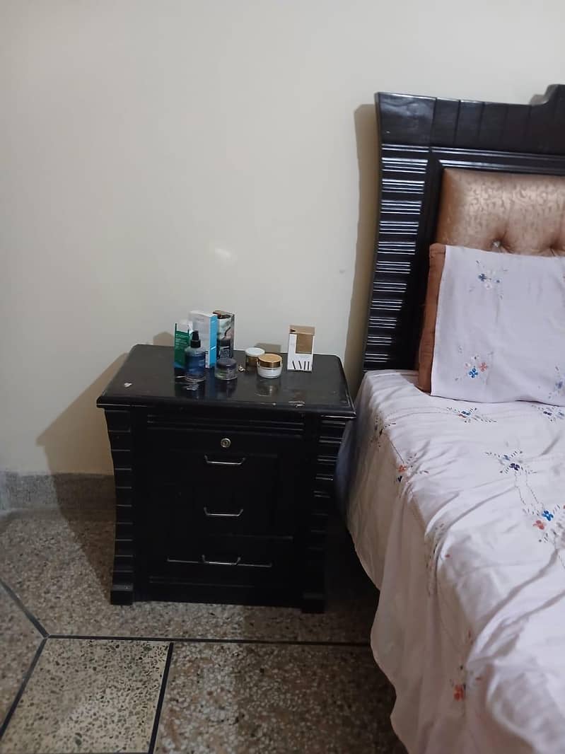 bedset with side tables 2