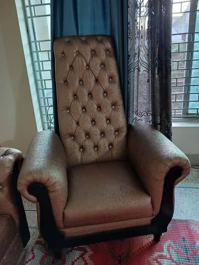 2 safa chairs