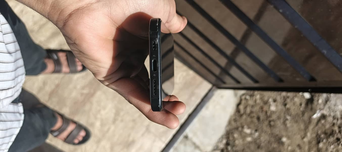 iPhone 15 3