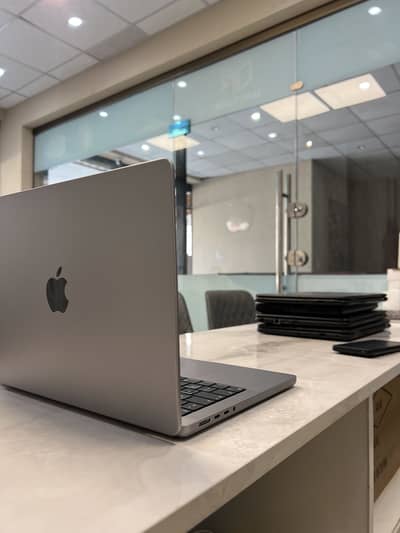 Apple MacBook Pro M1 Pro 32GB RAM / 512GB SSD (2021 Model)