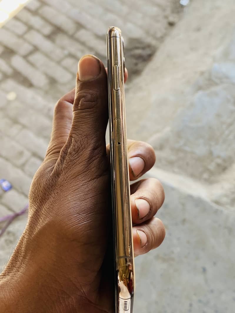 iPhone 11 Pro Max 1