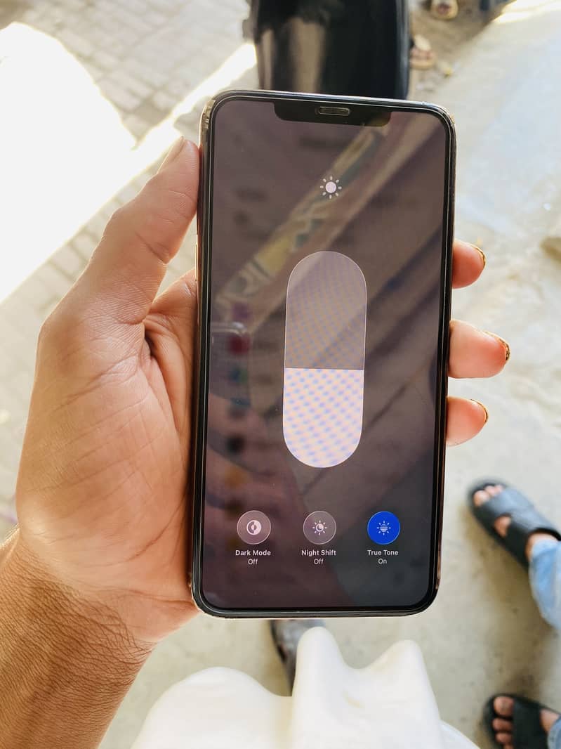 iPhone 11 Pro Max 4