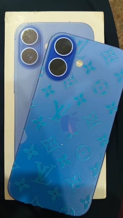 iPhone 16 Ultramarine 98% Battery