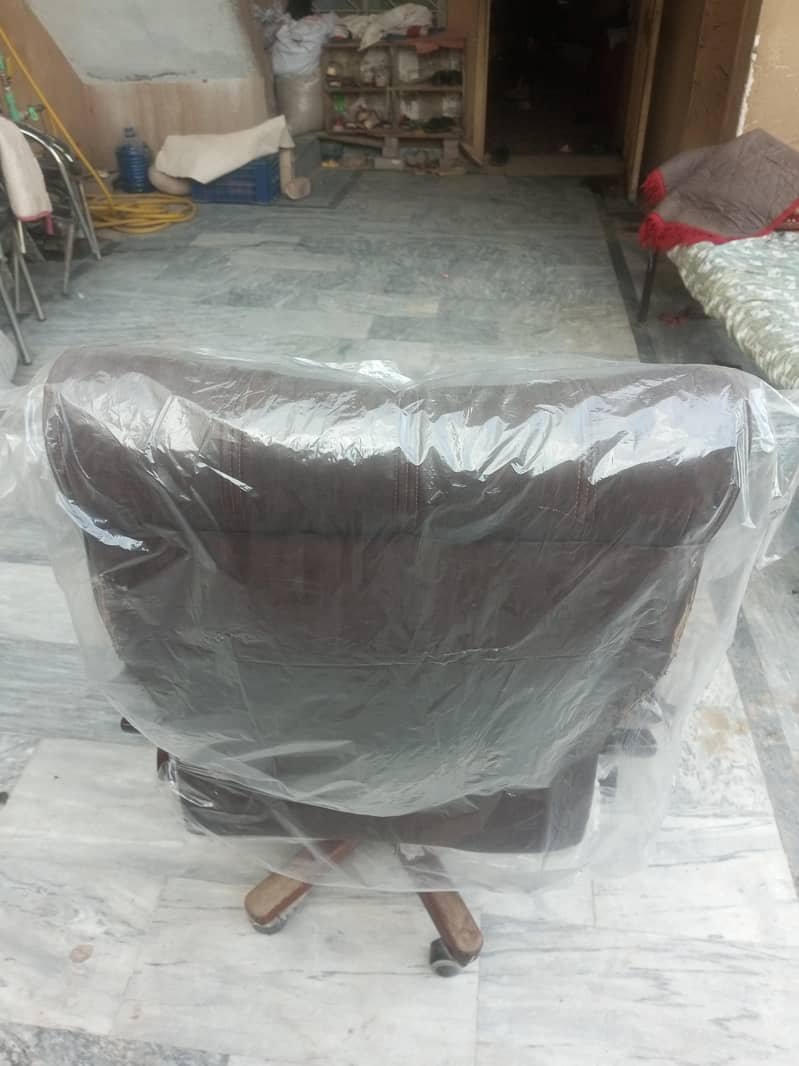 executive chair 3