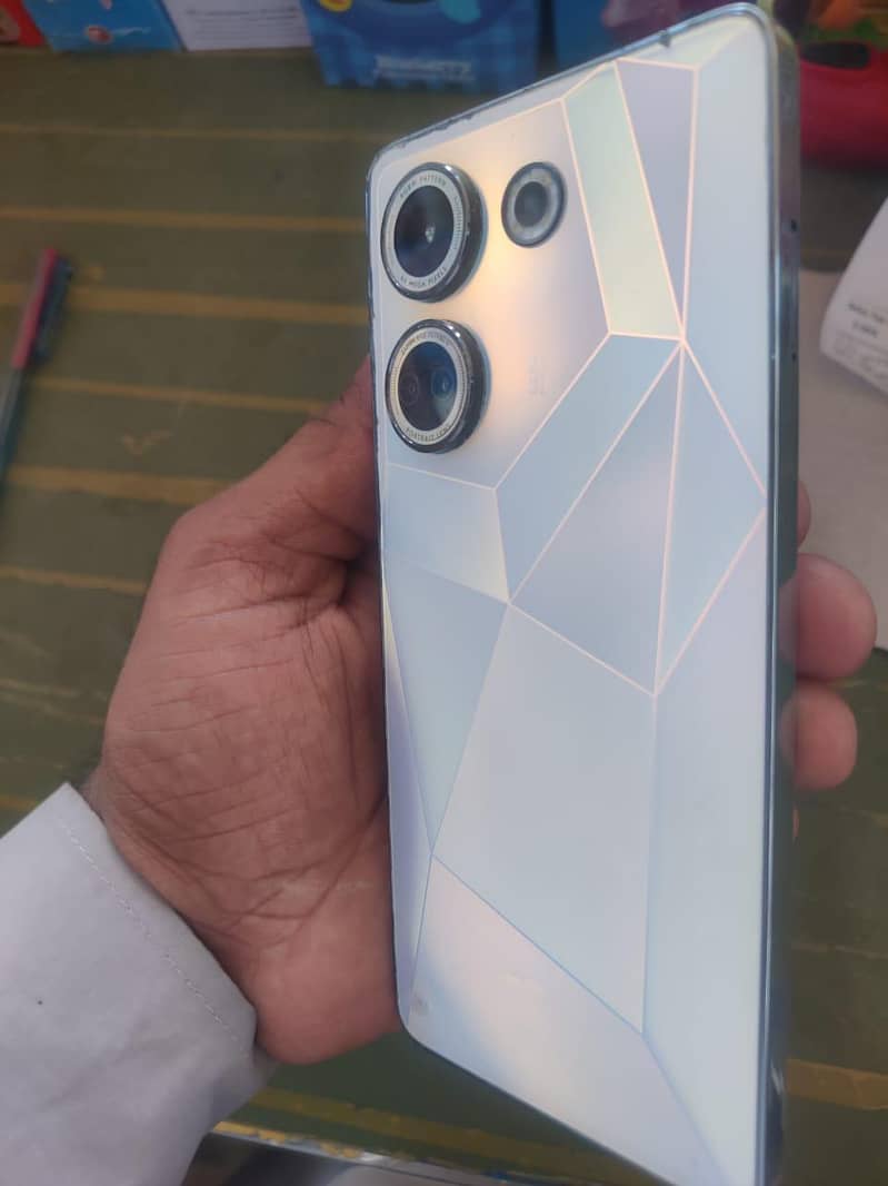 camon20 2