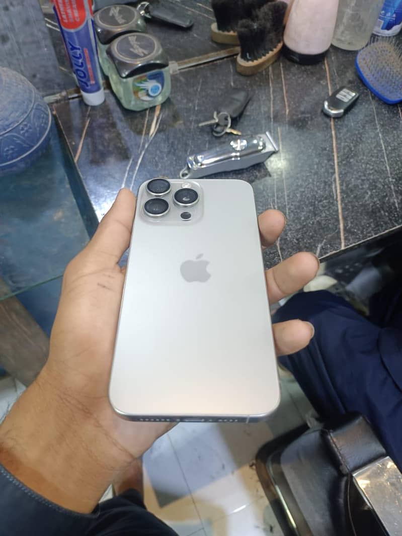 iPhone 15 pro max 8
