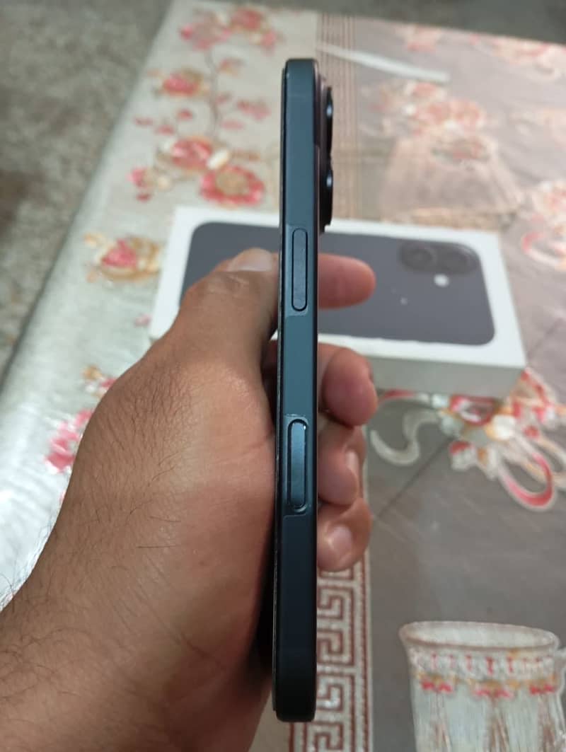 iPhone 16 1