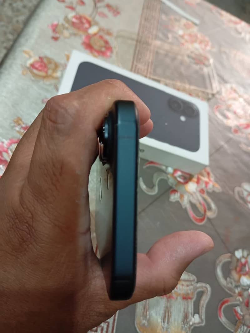 iPhone 16 4