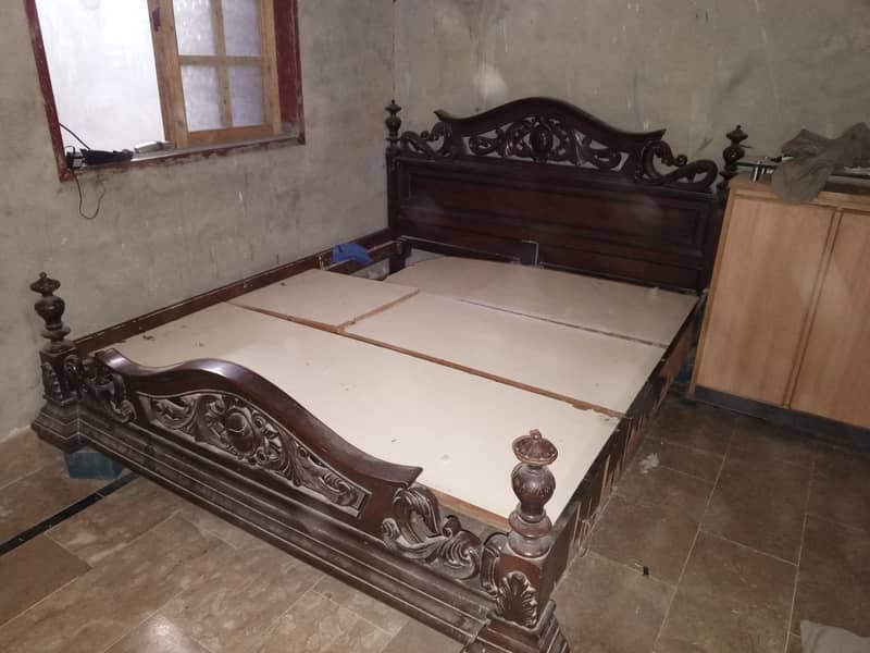 king size bed 0