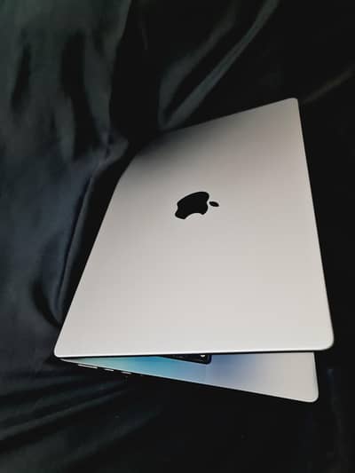 Macbook pro M1 pro 14 inches