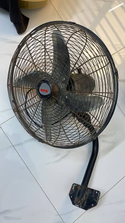 USED BRACKET FANS 02 PCS