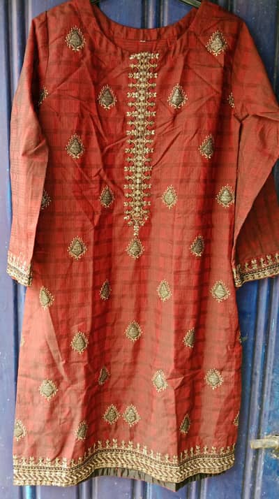 branded clothes 5000 me sare