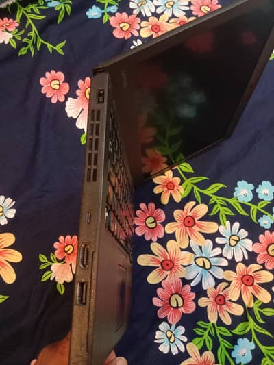 Lenovo Thinkpad 7th generation . . i5 . . dual battery. .
