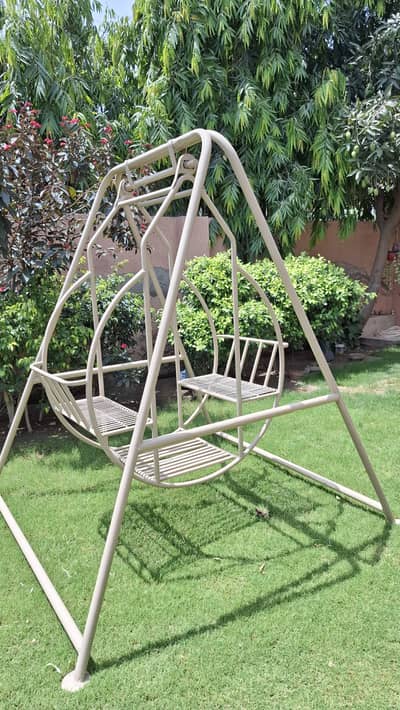 METAL GARDEN SWING (4 seater) Excellent Condition!