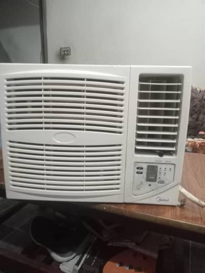0.75 ton digitl ac in very good condition orignal gas h