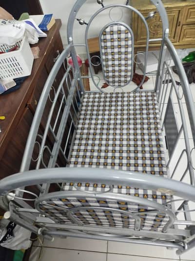 baby cot Zubaidas