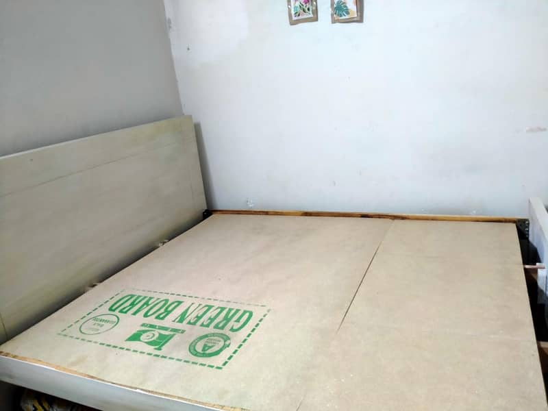 queen size bed only 1