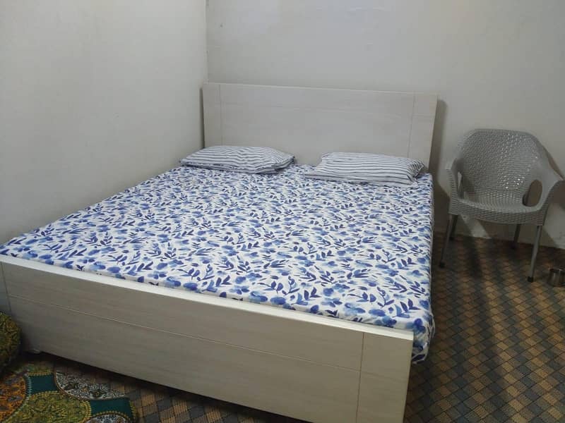 queen size bed only 2