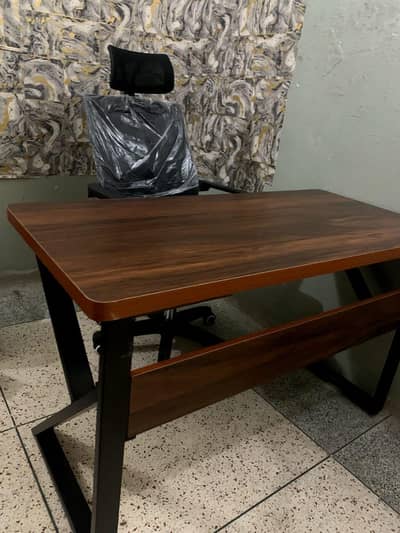 Brown office table 2x4 ft | best of office work