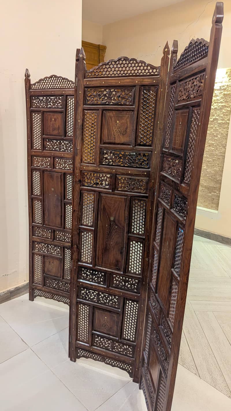 Screen/Partition 4