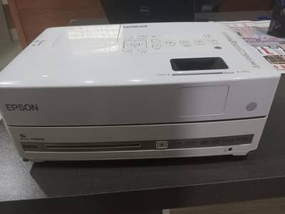 Branded HDMI multimedia projectors available for sale