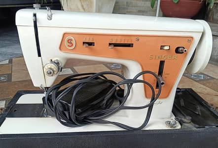 Singer Golden Girl Electric Zig Zag Sewing Machine (With Foot Pedal)