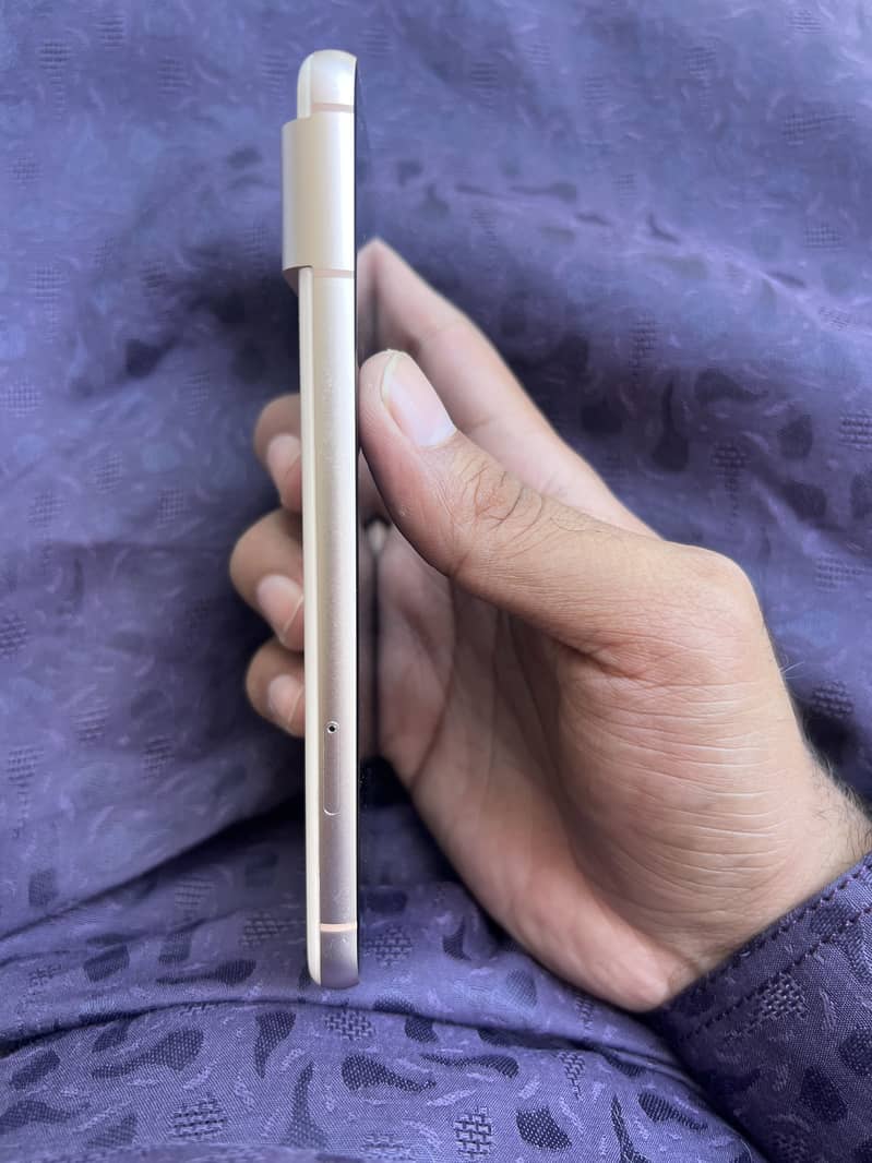 Google Pixel 8 4