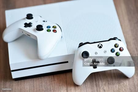 Xbox One S 2 controllor 1tb
