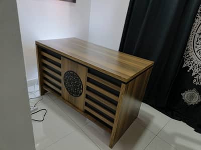 Modern Wooden Office Desk with Drawers 10/10 Condation
