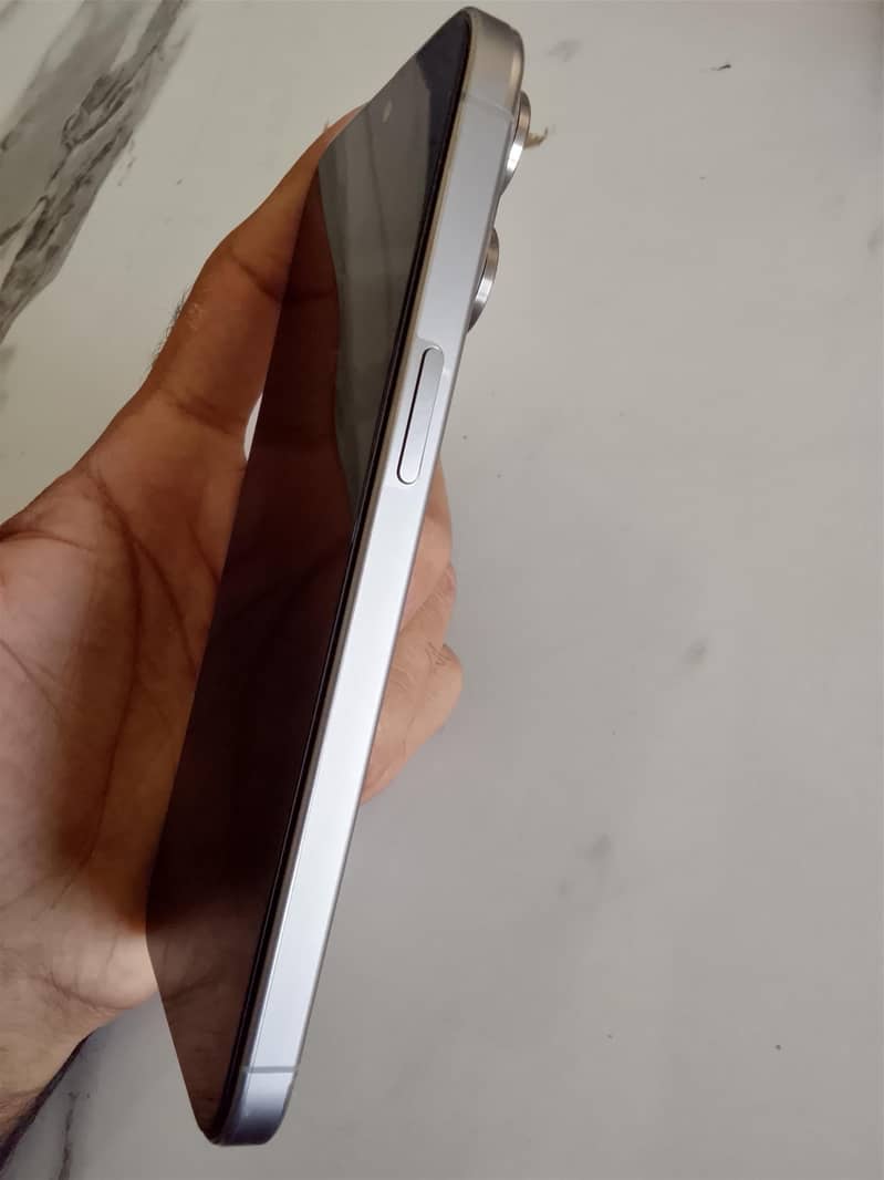 iPhone 15 pro max 3